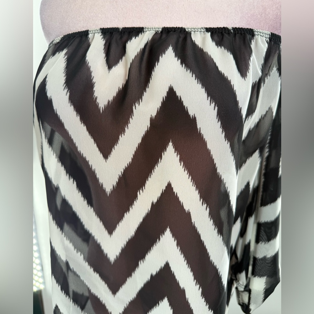 EUC Brenda’s Chevron Blouse - Picture 3 of 9